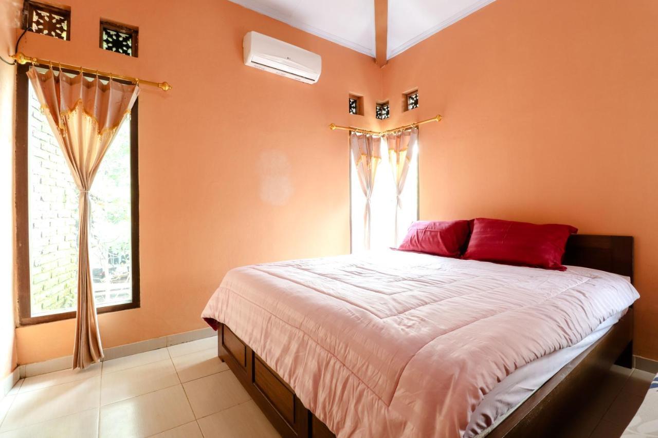 Appartement Nurudin House à Magelang Extérieur photo